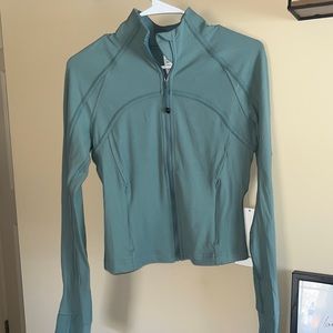 Brand new Lululemon Ribbed Nulu Cropped define jacket Size 8